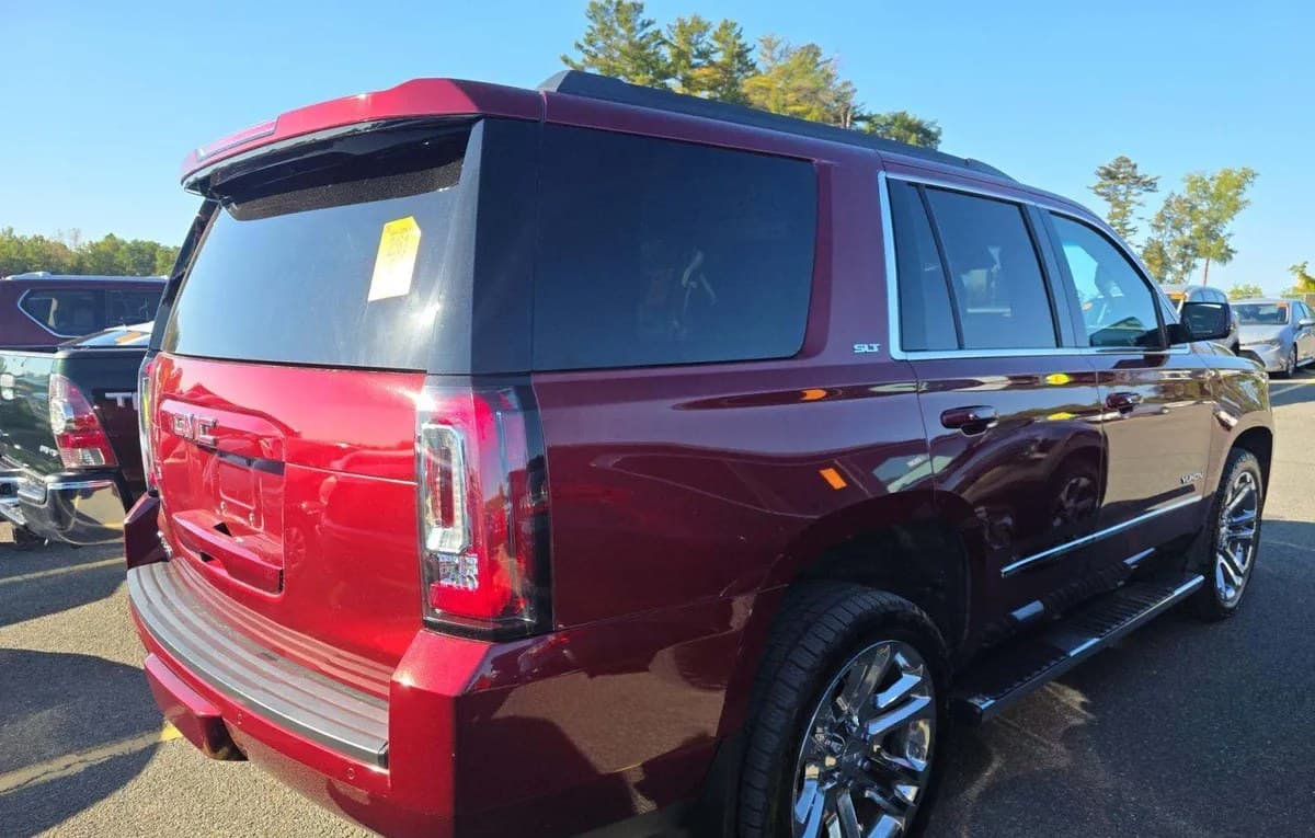 2017 GMC YUKON SLT 4SA 3