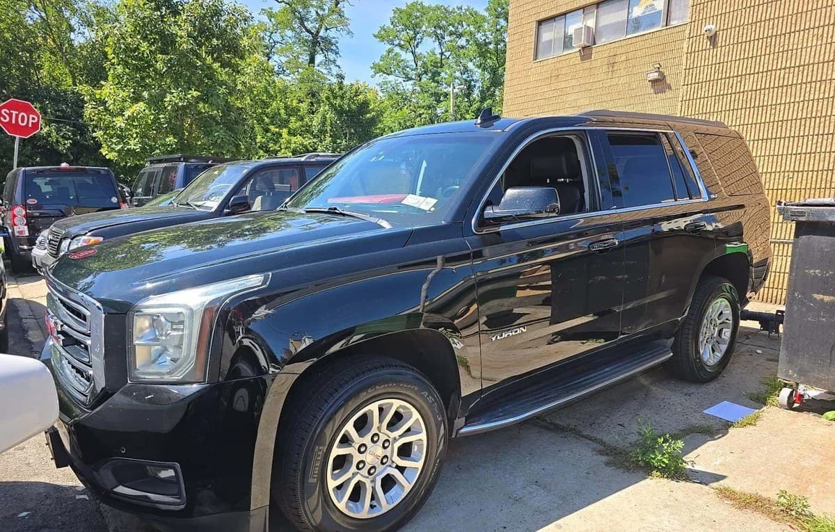 2017 GMC YUKON SLT 2