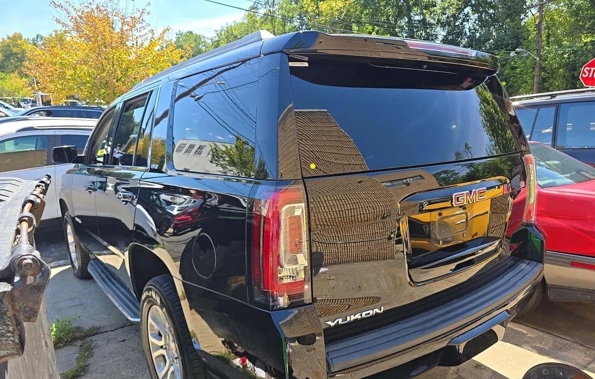2017 GMC YUKON SLT 3