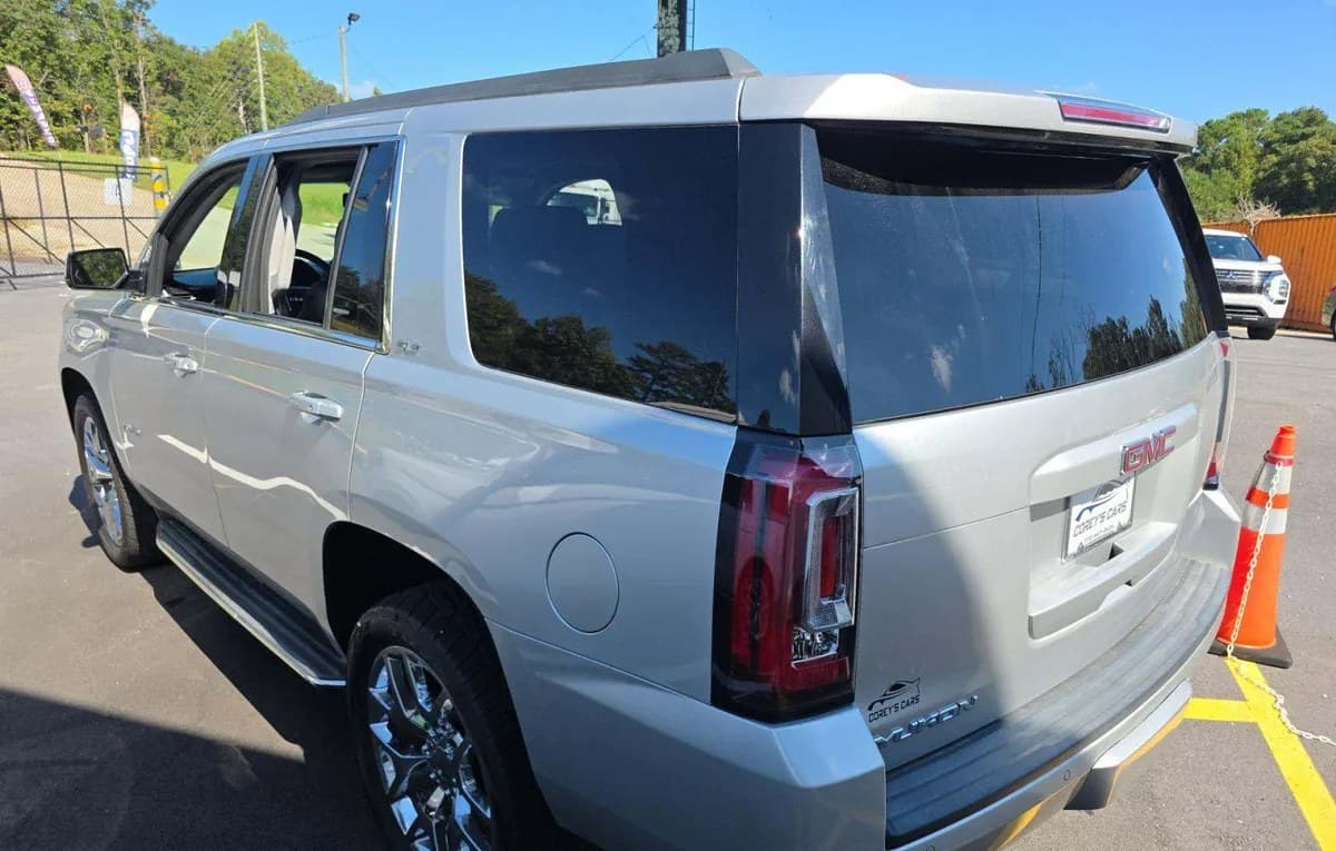 2017 GMC YUKON SLT 4SA 3