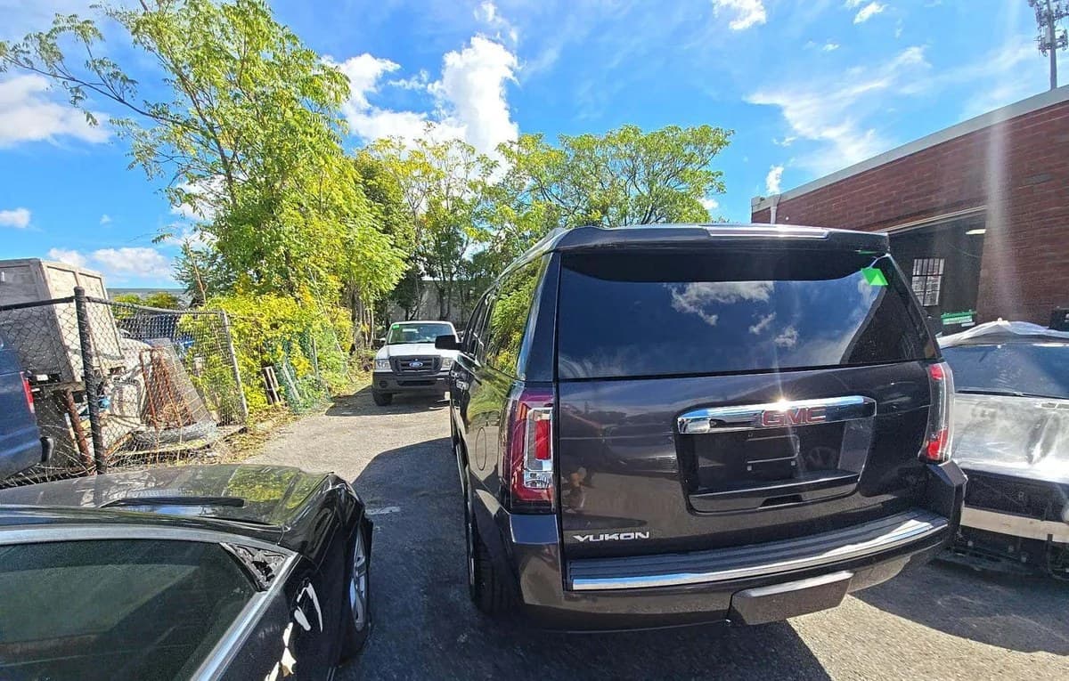 2017 GMC YUKON Denali 3