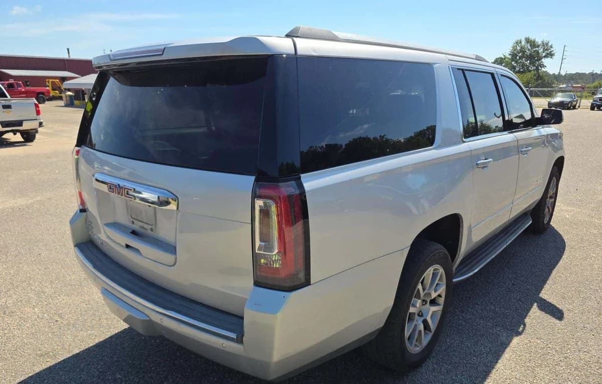 2019 GMC YUKON XL Denali 4