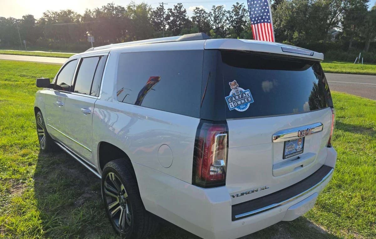 2017 GMC YUKON XL Denali 3