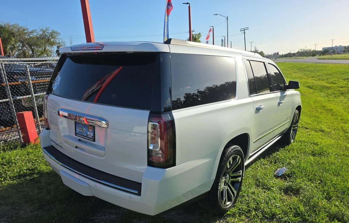 2017 GMC YUKON XL Denali 4