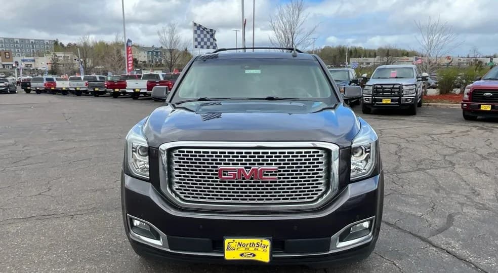 2017 GMC YUKON XL Denali 3