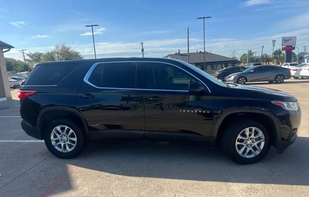 2019 CHEVROLET TRAVERSE LS 7