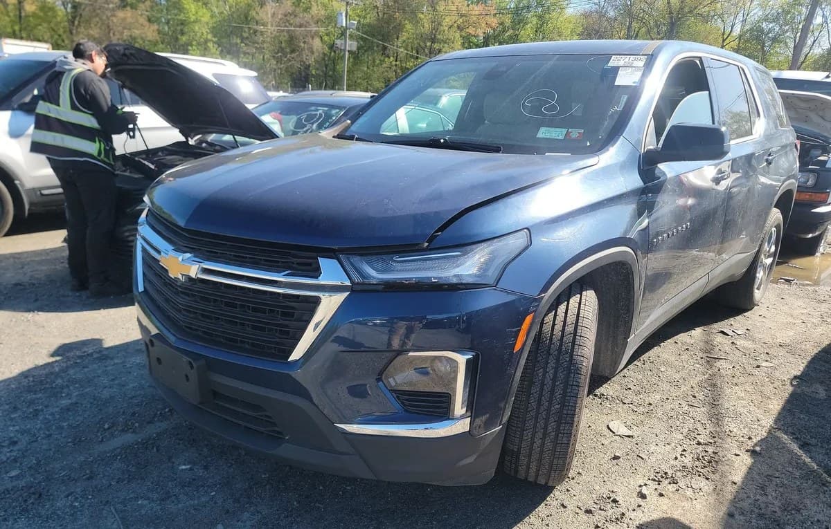 2022 CHEVROLET TRAVERSE LS 2