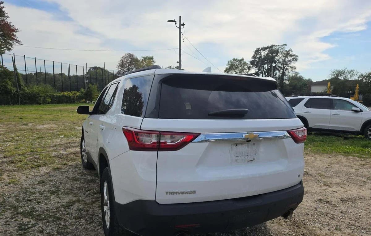 2020 CHEVROLET TRAVERSE LT 2