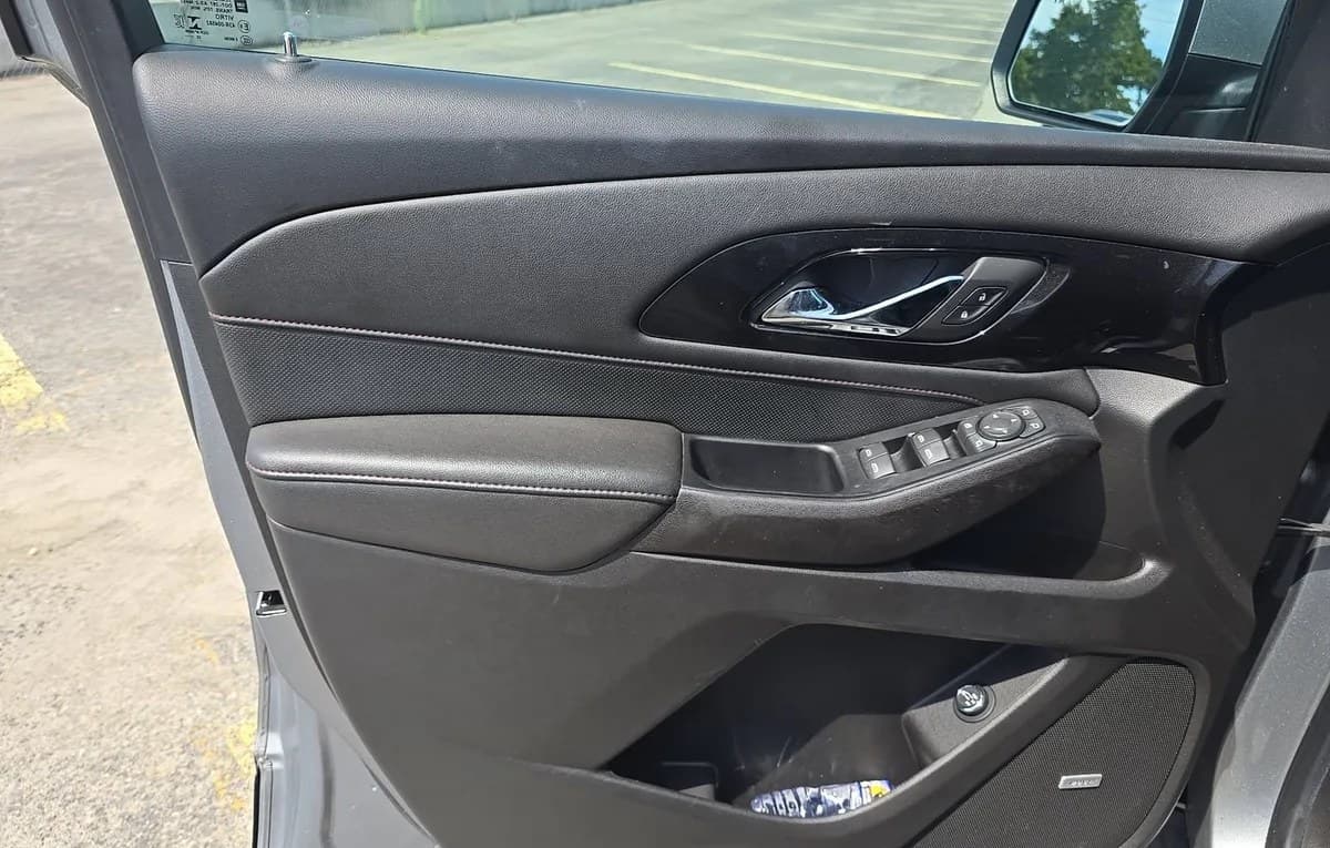 2023 CHEVROLET TRAVERSE RS 6