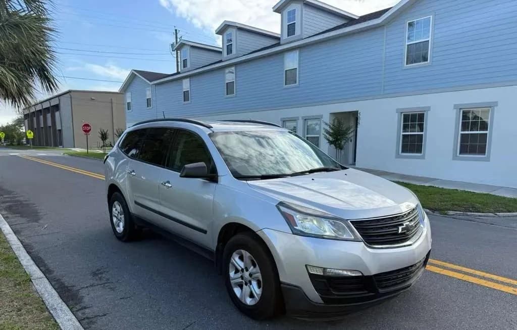 2017 CHEVROLET TRAVERSE LS 2