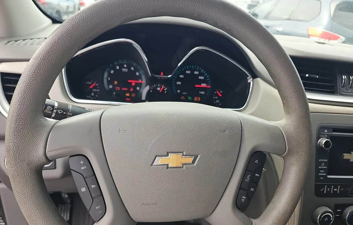 2017 CHEVROLET TRAVERSE LS 6