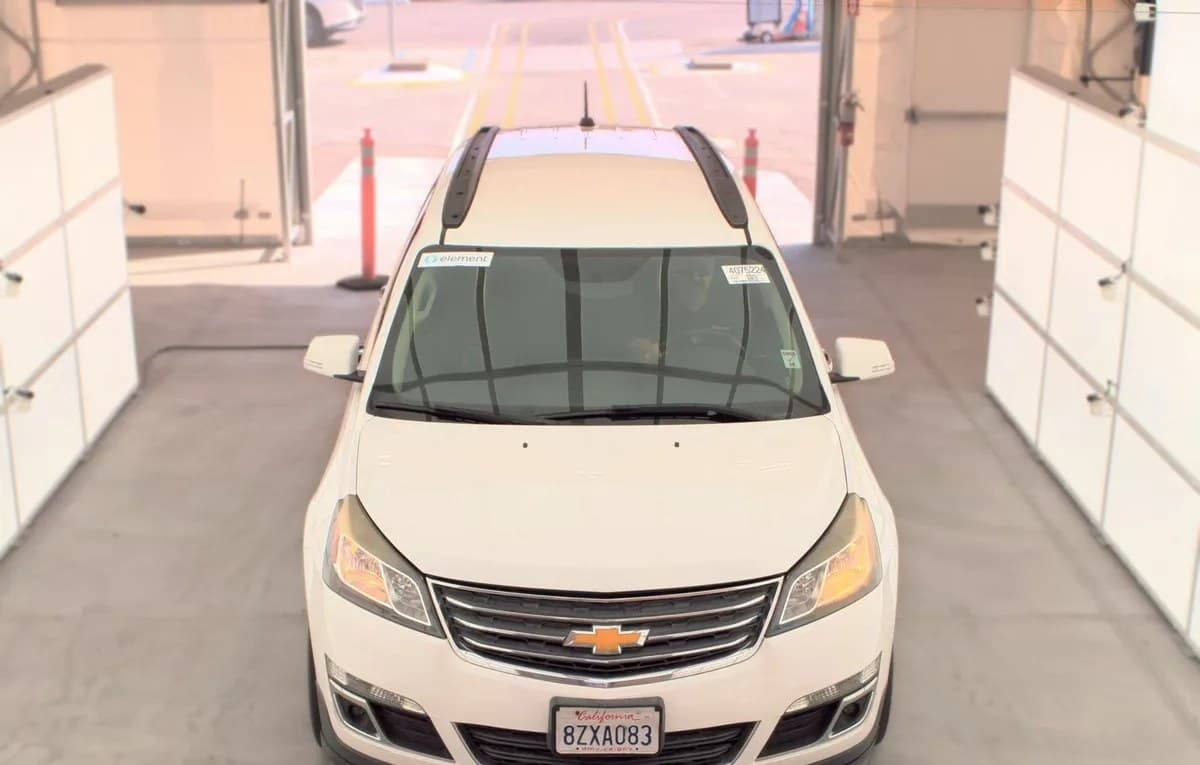 2017 CHEVROLET TRAVERSE LT 2