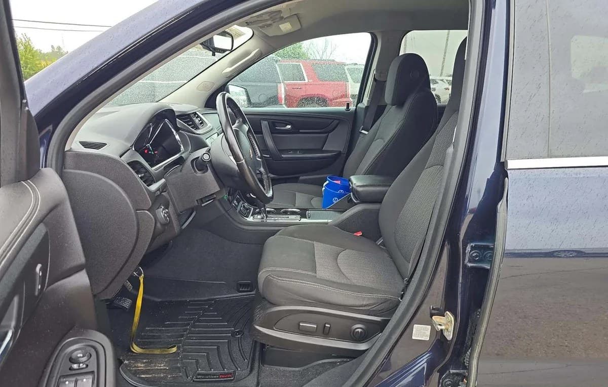 2017 CHEVROLET TRAVERSE LT 3