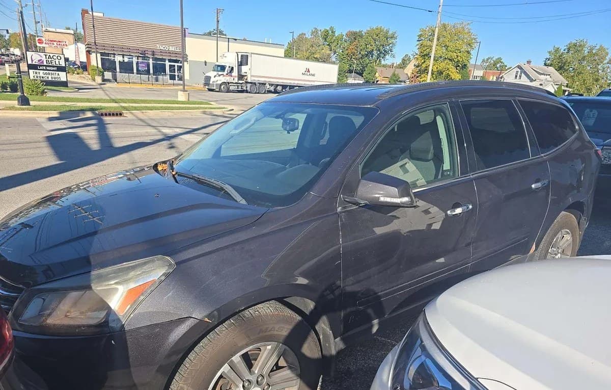 2017 CHEVROLET TRAVERSE LT 2