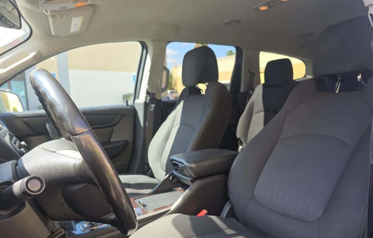 2017 CHEVROLET TRAVERSE LT 3