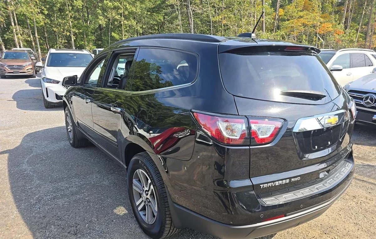 2017 CHEVROLET TRAVERSE LT 2