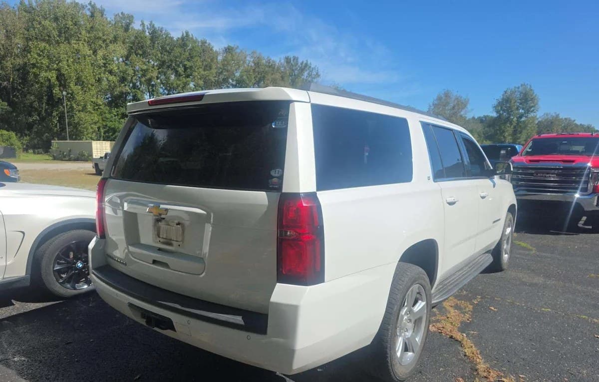 2017 CHEVROLET SUBURBAN LT 4