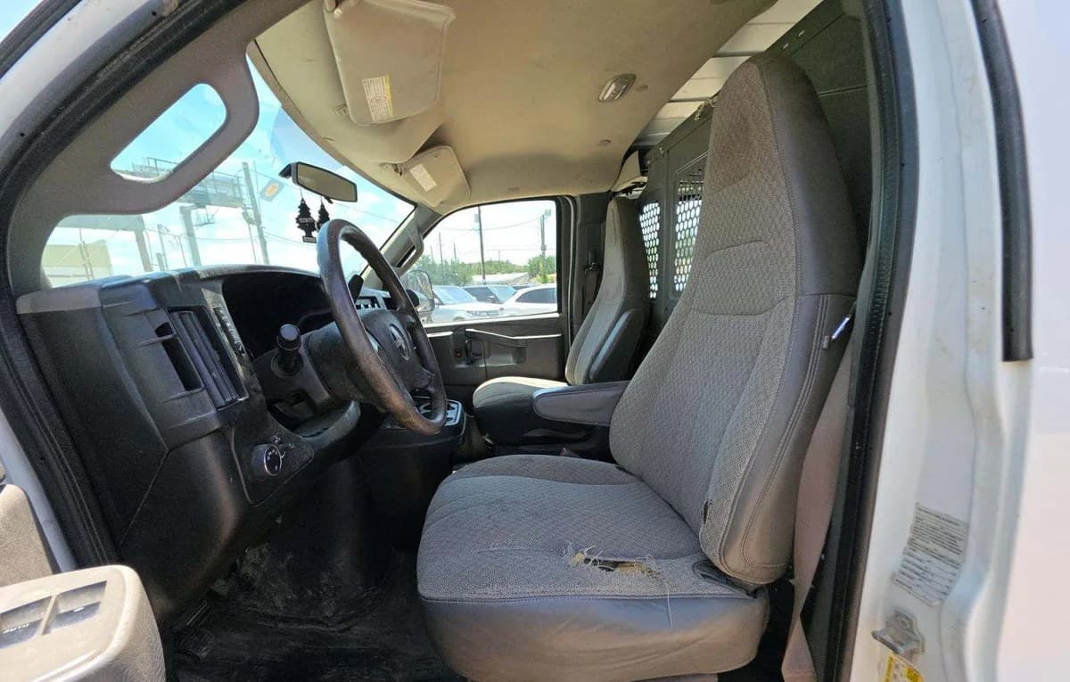 2017 GMC SAVANA 2500 CARGO VAN 1WT 135.0" WB 3