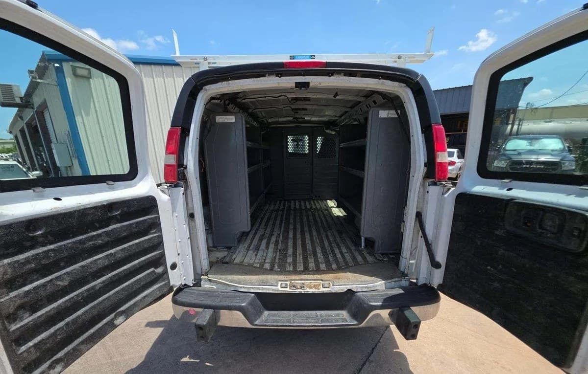 2017 GMC SAVANA 2500 CARGO VAN 1WT 135.0" WB 6