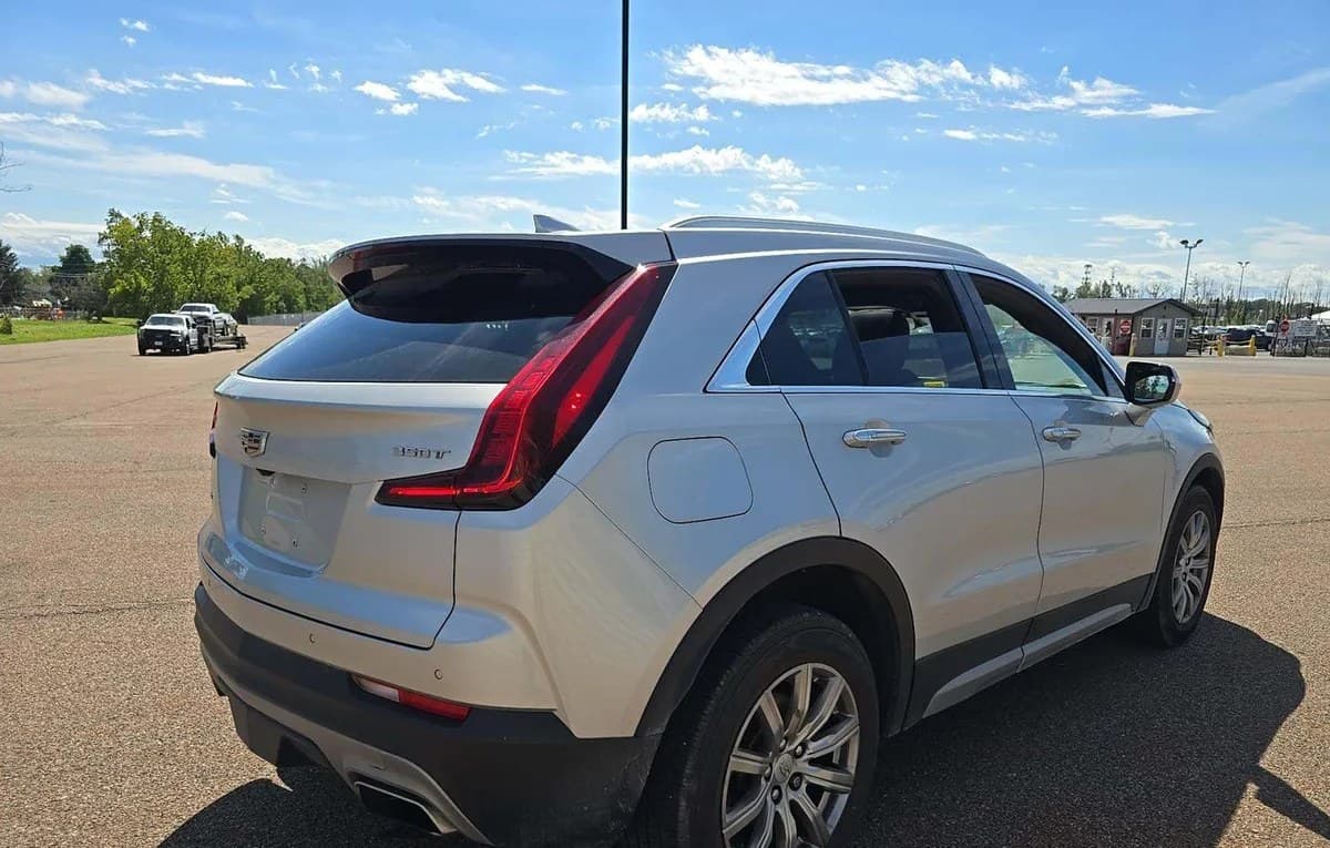 2021 CADILLAC XT4 PREMIUM Luxury 4