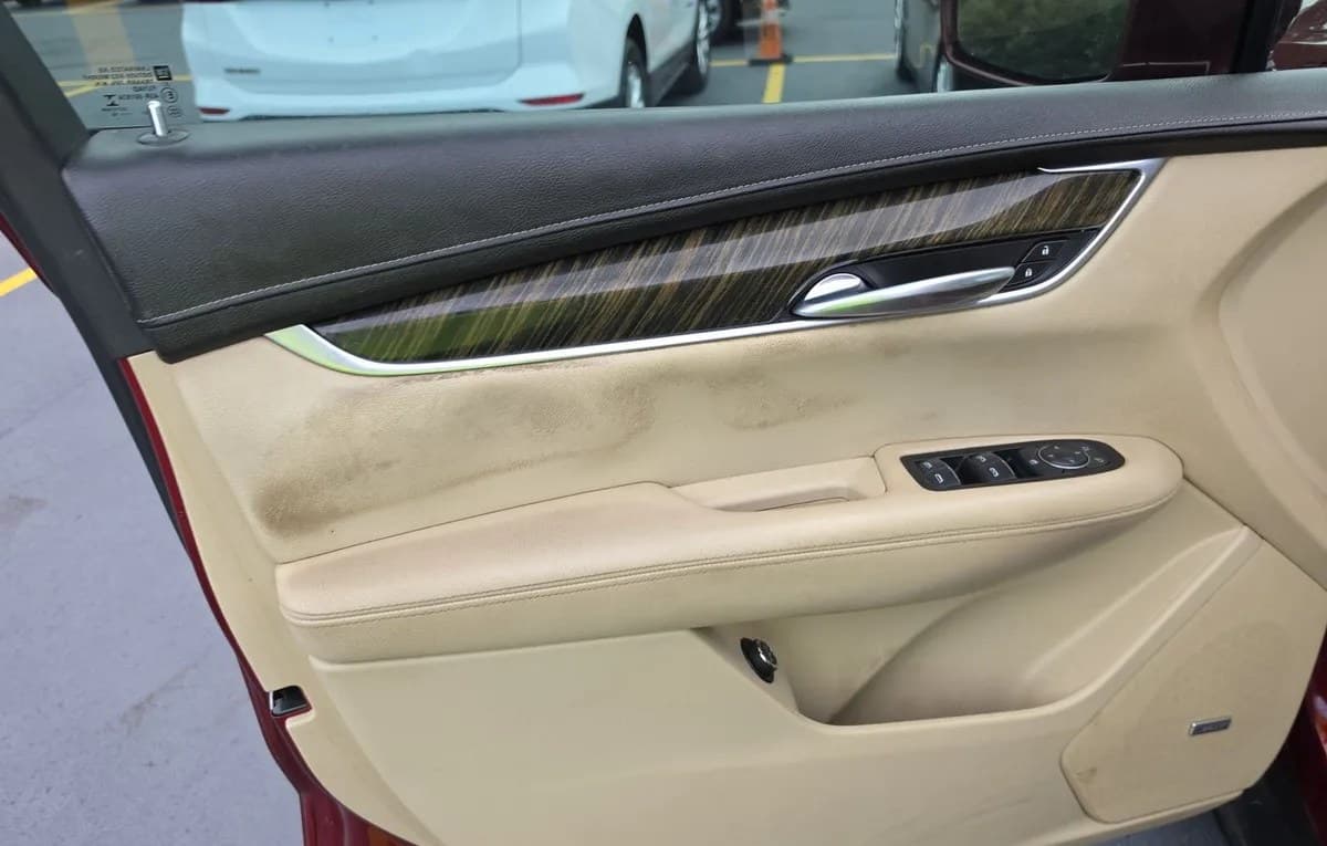 2017 CADILLAC XT5 Base 2