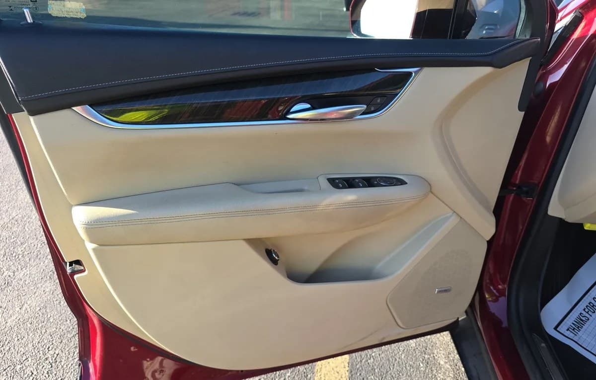 2017 CADILLAC XT5 Base 6