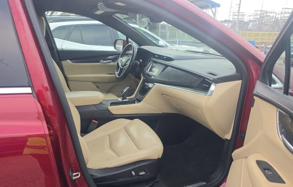 2017 CADILLAC XT5 Base 5