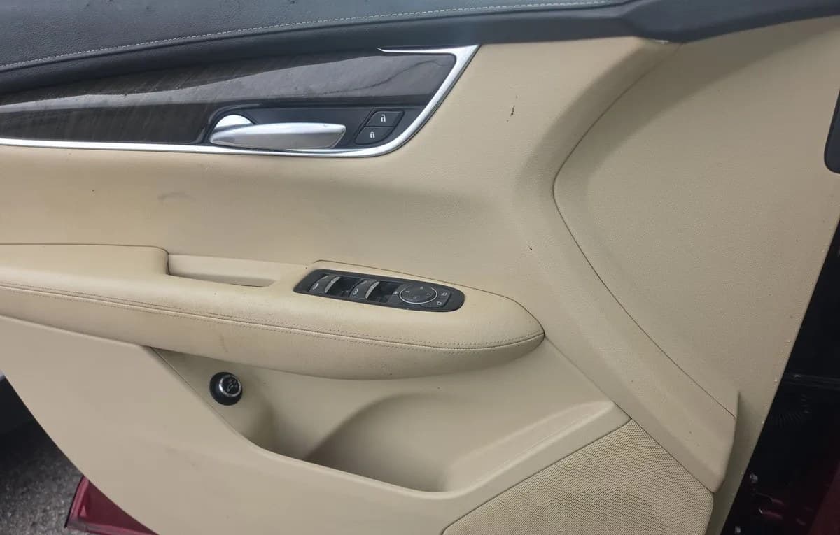 2017 CADILLAC XT5 Base 6