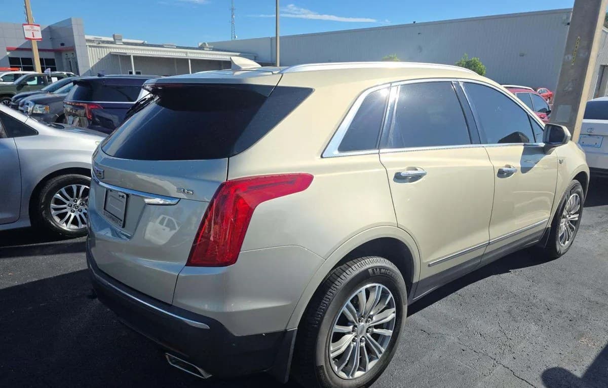 2017 CADILLAC XT5 Luxury 4