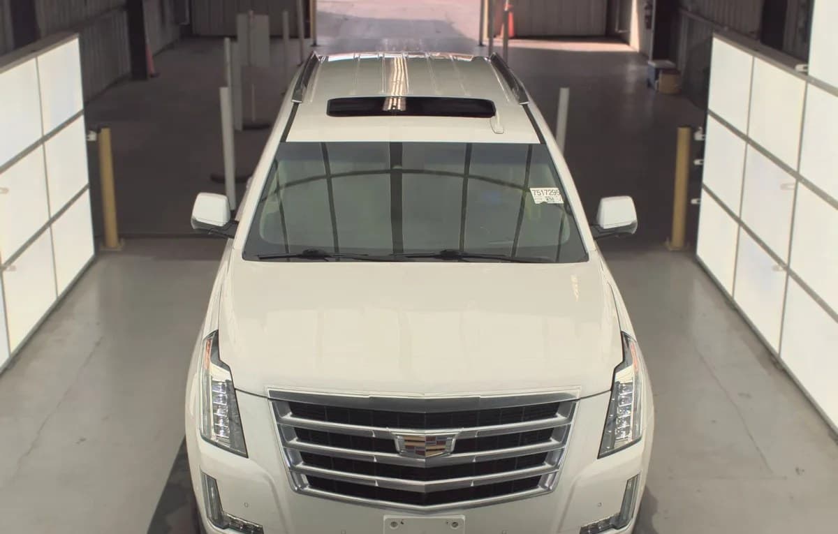 2017 CADILLAC ESCALADE Luxury 3
