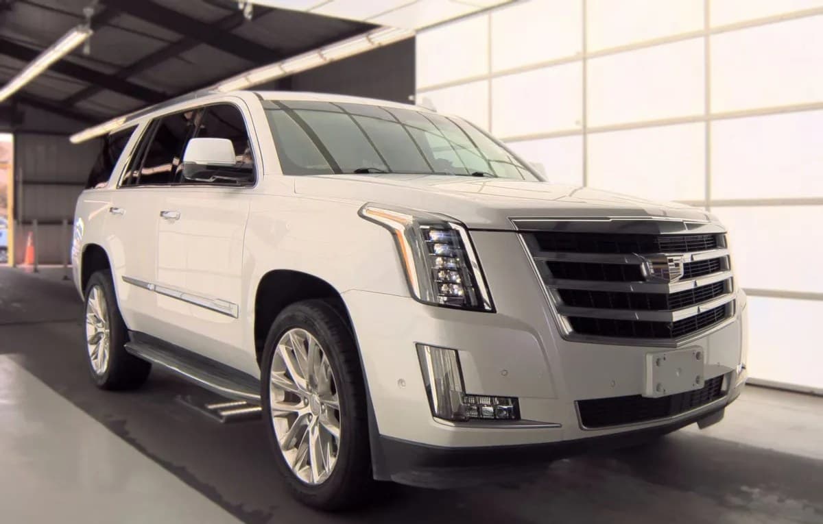 2017 CADILLAC ESCALADE Luxury 4