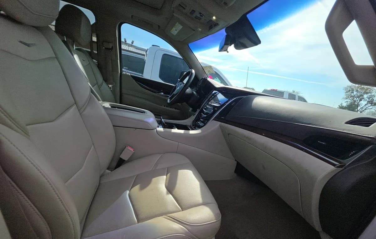 2017 CADILLAC ESCALADE Luxury 5