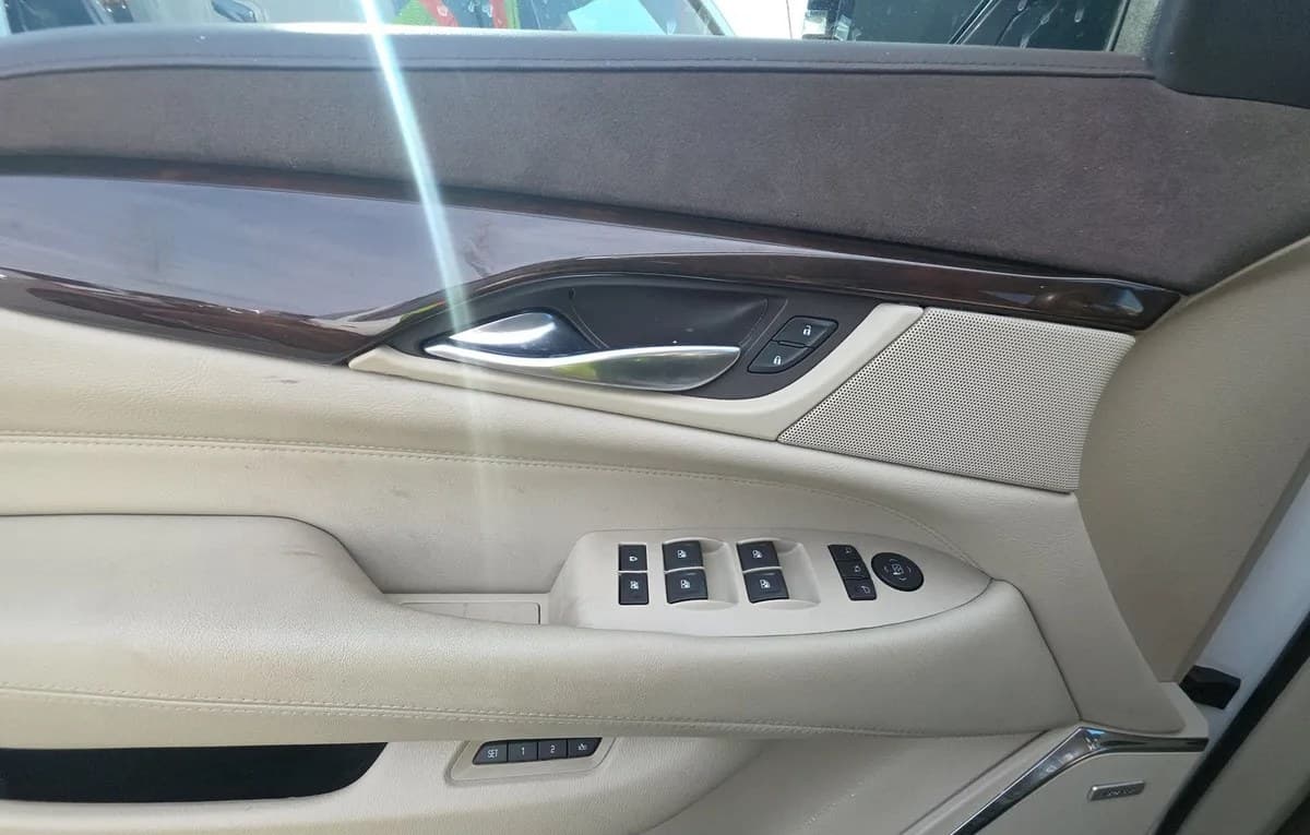 2017 CADILLAC ESCALADE Luxury 6