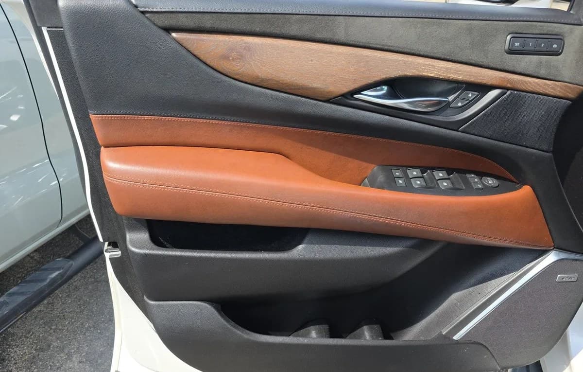 2019 CADILLAC ESCALADE Luxury 6