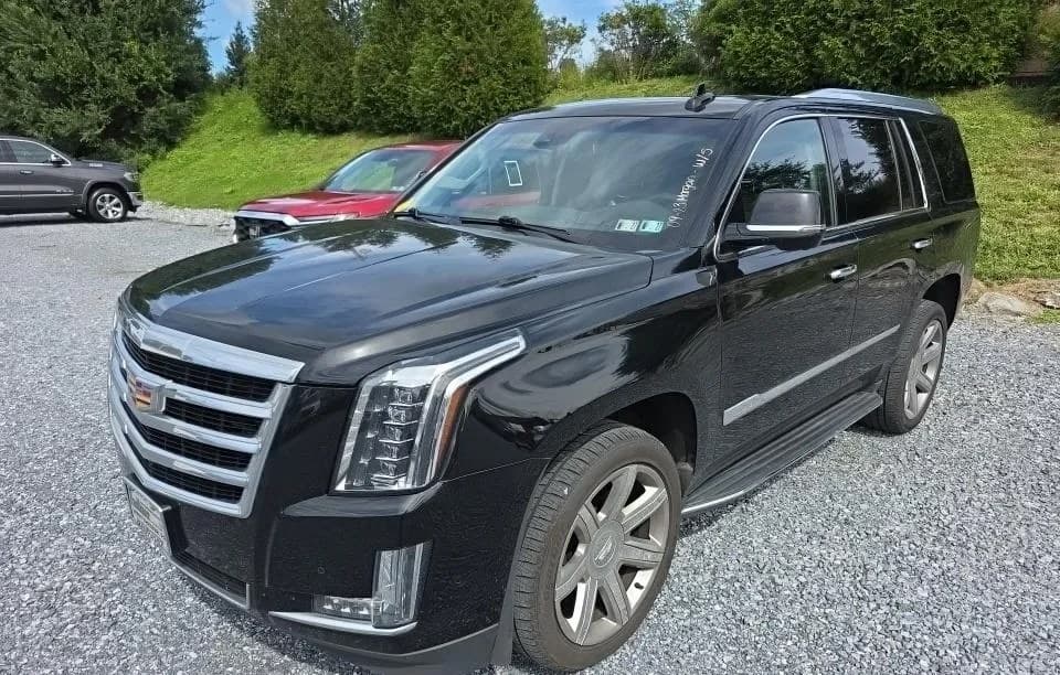 2017 CADILLAC ESCALADE Luxury 2