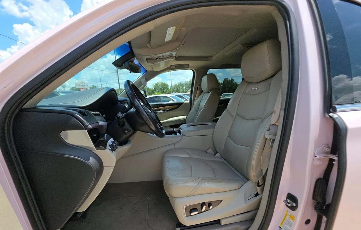 2019 CADILLAC ESCALADE Luxury 4