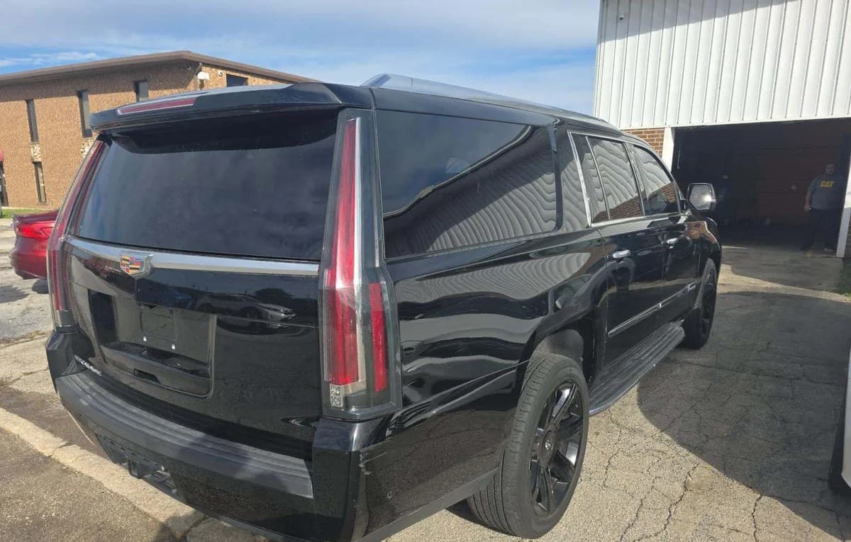 2017 CADILLAC ESCALADE ESV Luxury 4