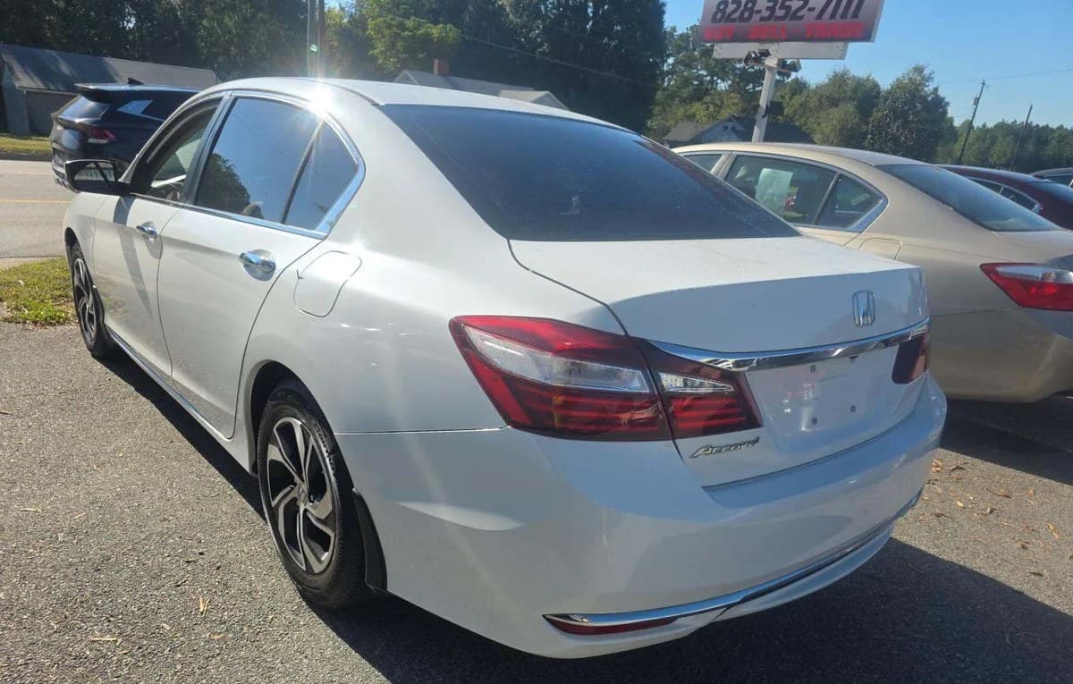 2017 HONDA ACCORD LX 3