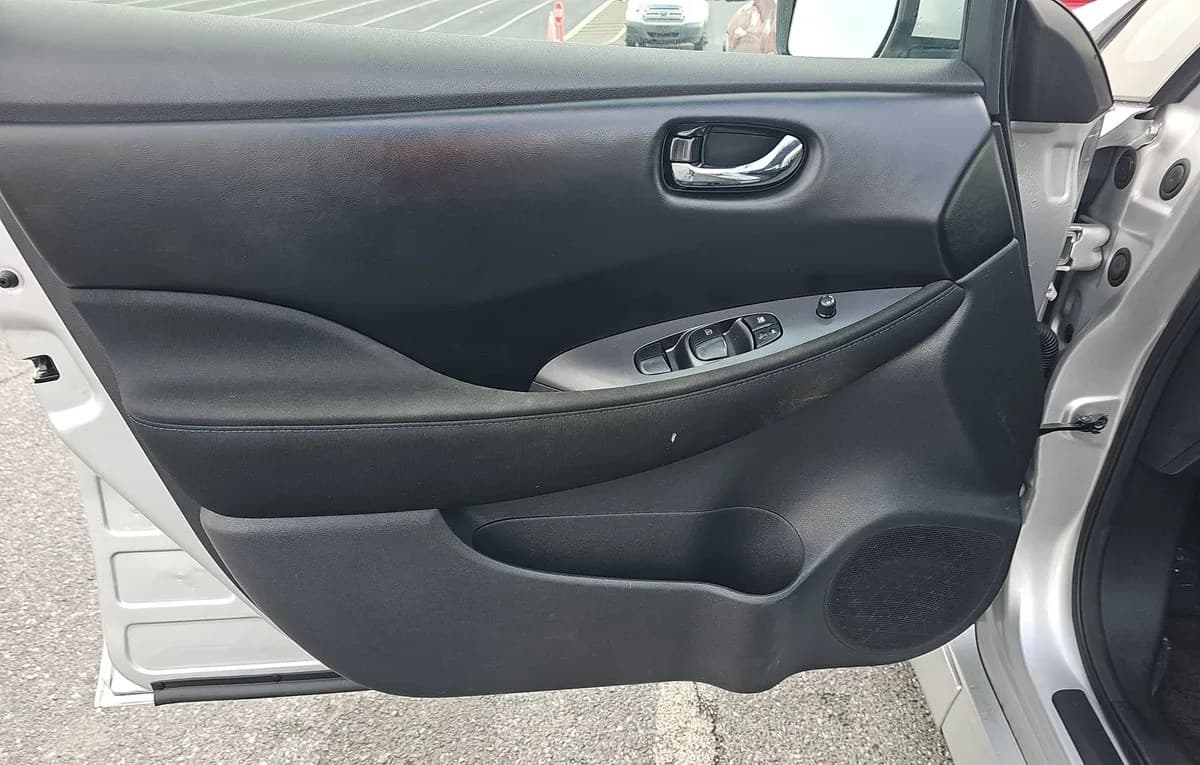 2023 NISSAN LEAF S 6