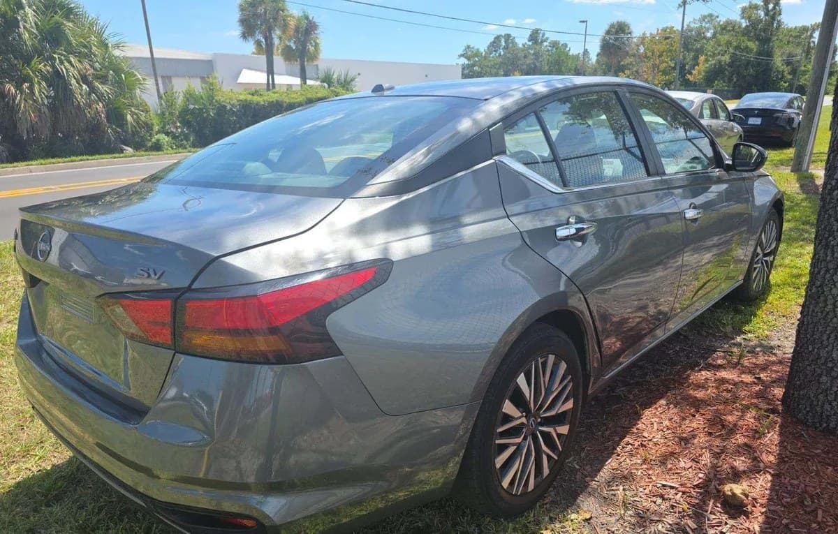 2023 NISSAN ALTIMA SV 3