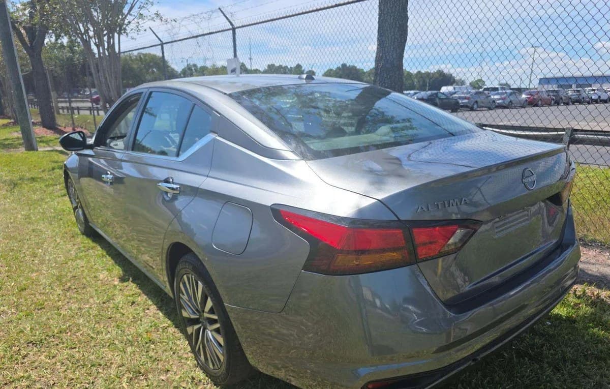 2023 NISSAN ALTIMA SV 4