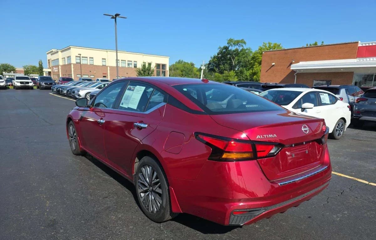 2023 NISSAN ALTIMA 2.5 SV 3