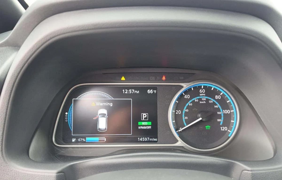 2025 NISSAN LEAF SV PLUS 6