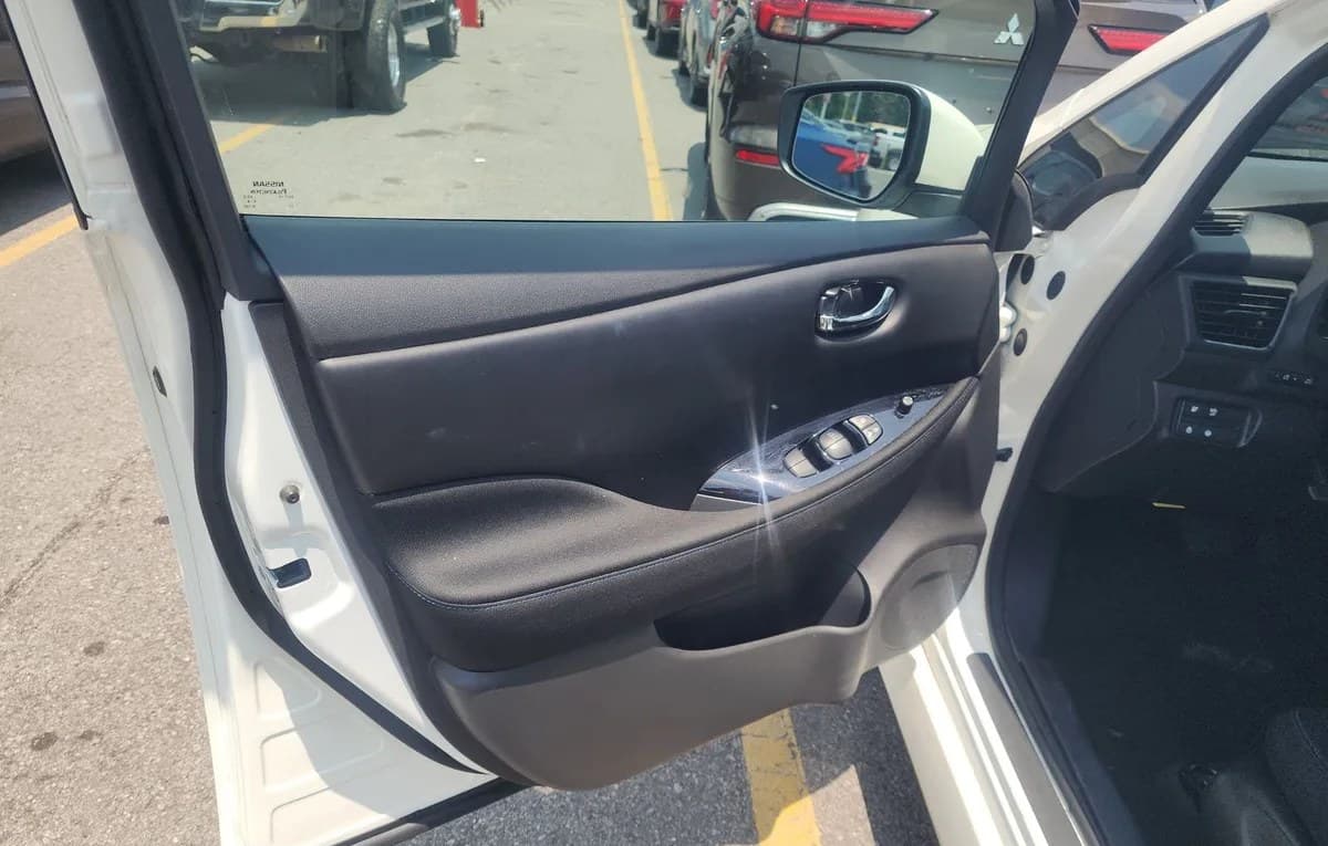 2023 NISSAN LEAF SV PLUS 6