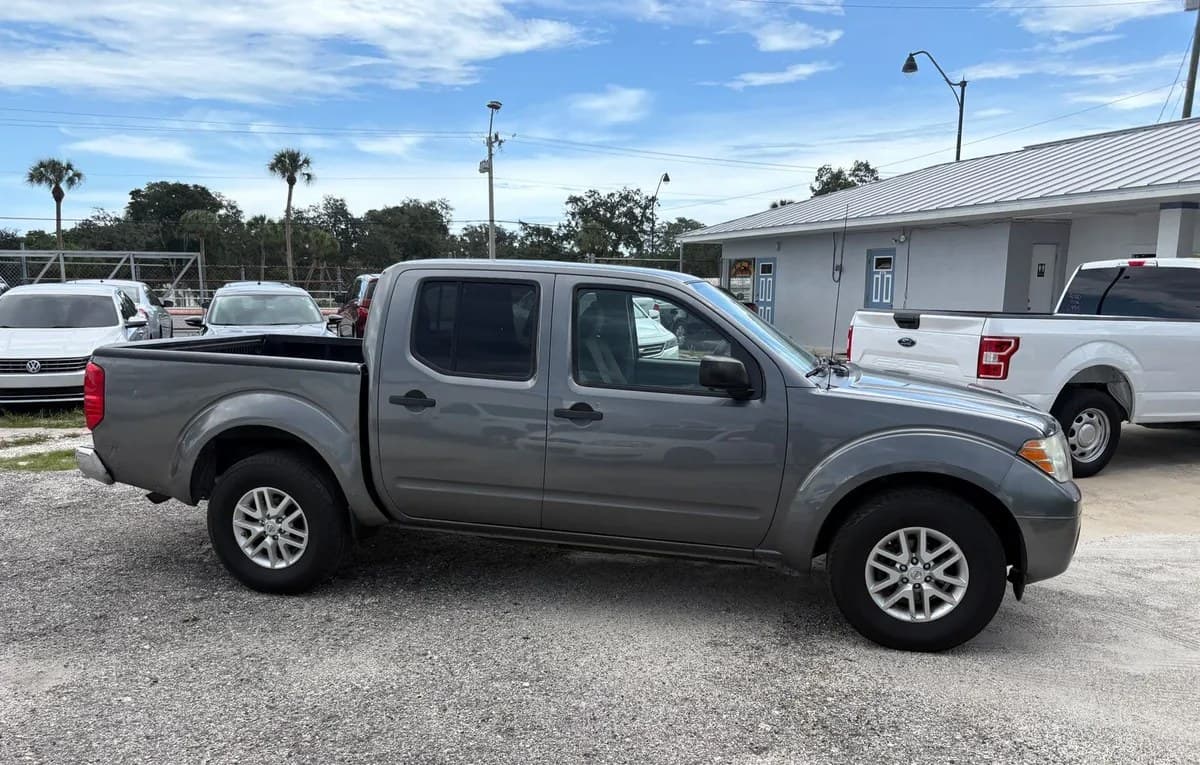 2019 NISSAN FRONTIER SV CREW CAB MEDIUM BED 4