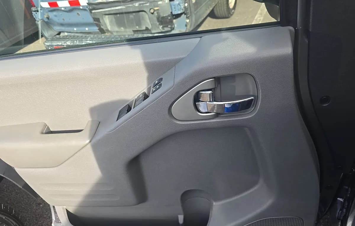 2018 NISSAN FRONTIER SV CREW CAB MEDIUM BED 6
