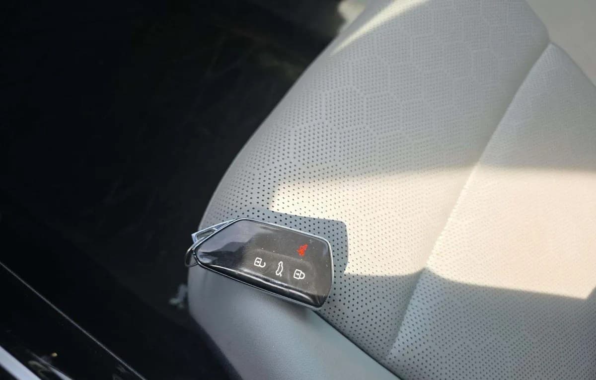 2023 VOLKSWAGEN ID.4 PRO S 5
