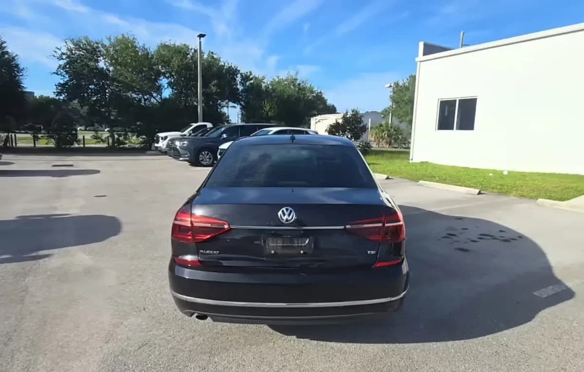 2017 VOLKSWAGEN PASSAT 1.8T S 3