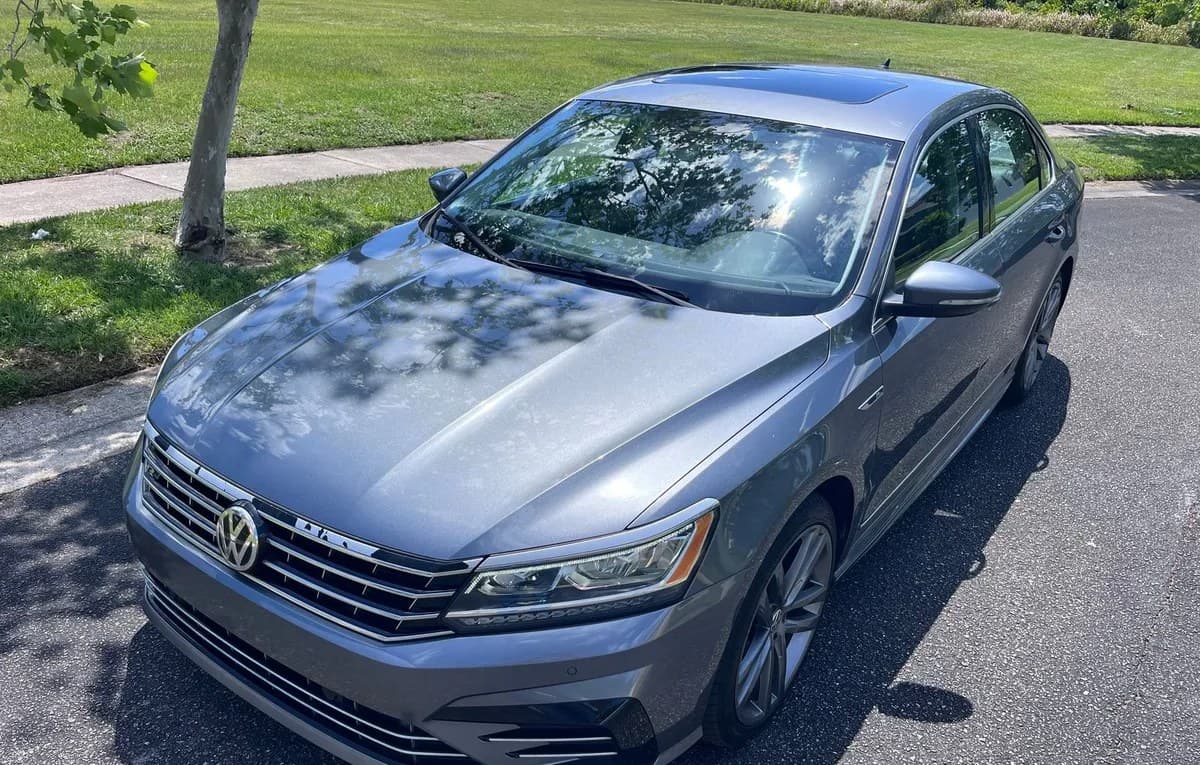 2019 VOLKSWAGEN PASSAT 2.0T SE R-Line 2