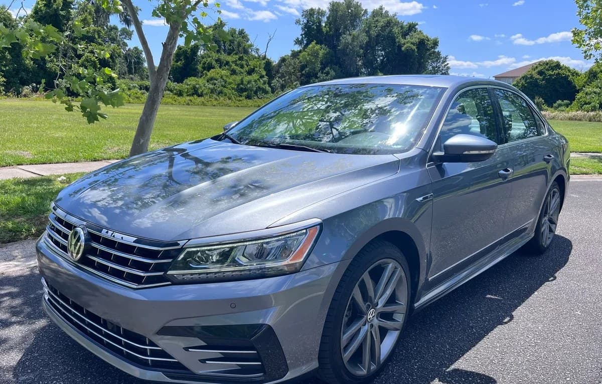 2019 VOLKSWAGEN PASSAT 2.0T SE R-Line 3